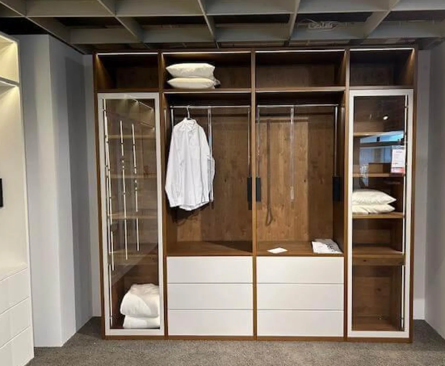 Rietberger Möbelwerke Kleiderschränke|Kleiderschrank Silea Korpus Asteiche Bourbon Furniert Front Und Rahmen Brillantgrau Matt