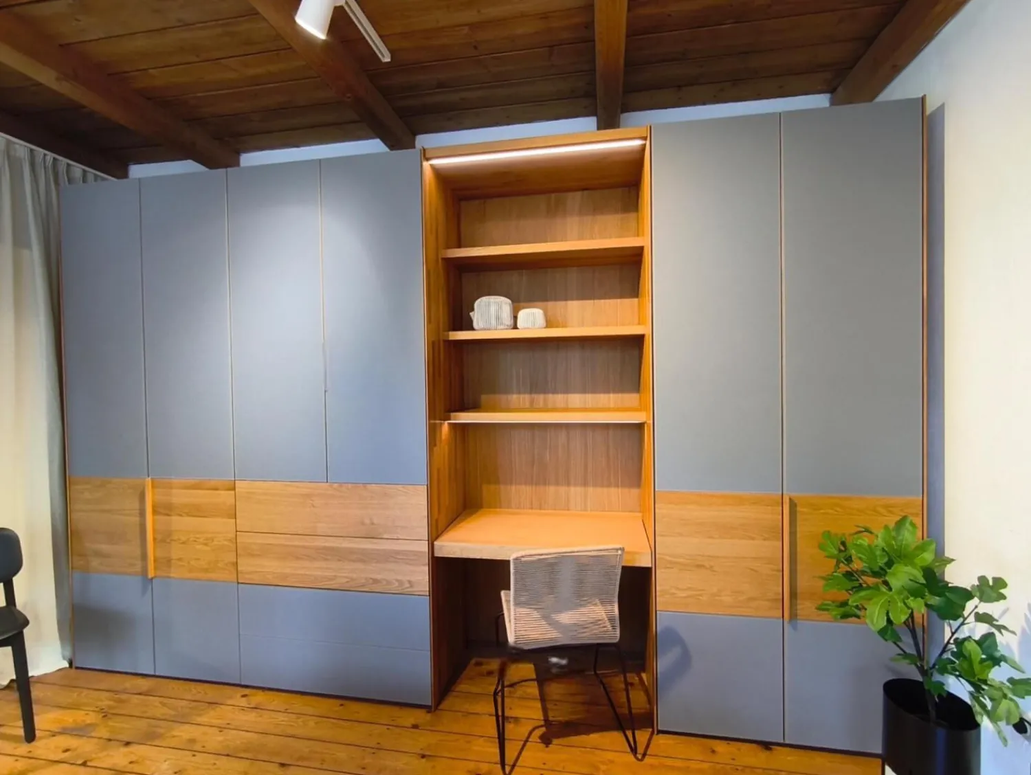 Team 7 Kleiderschränke|Kleiderschrank Valore Eiche Natur Geölt Front Farbglas Mittelgrau Matt Korpus Buche Mit Beleuchtung