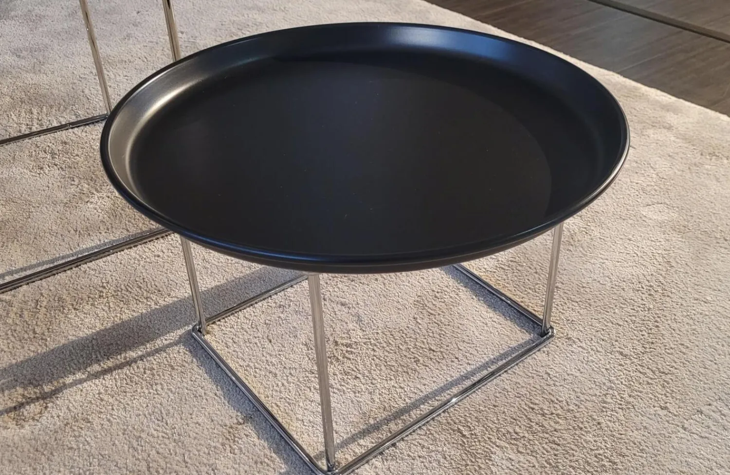 B&B Italia Beistelltische|Kleiner Beistelltisch Fat Fat TFF42 M Tablett Schwarz 150 Lackiert Gestell Glänzend Verchromt