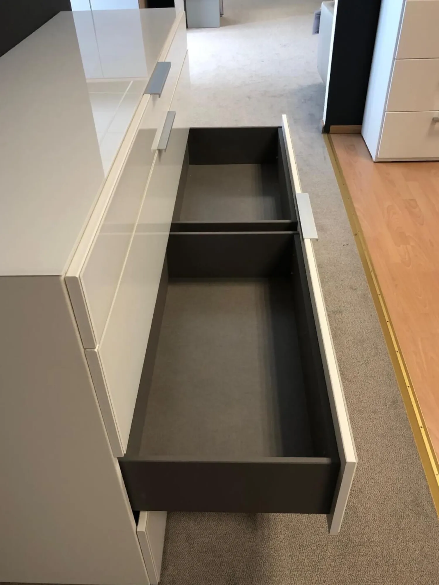 Nolte Kommoden & Sideboards|Kommode Alegro 2 Polarweiß Ausführung Weißglas Alu Matt