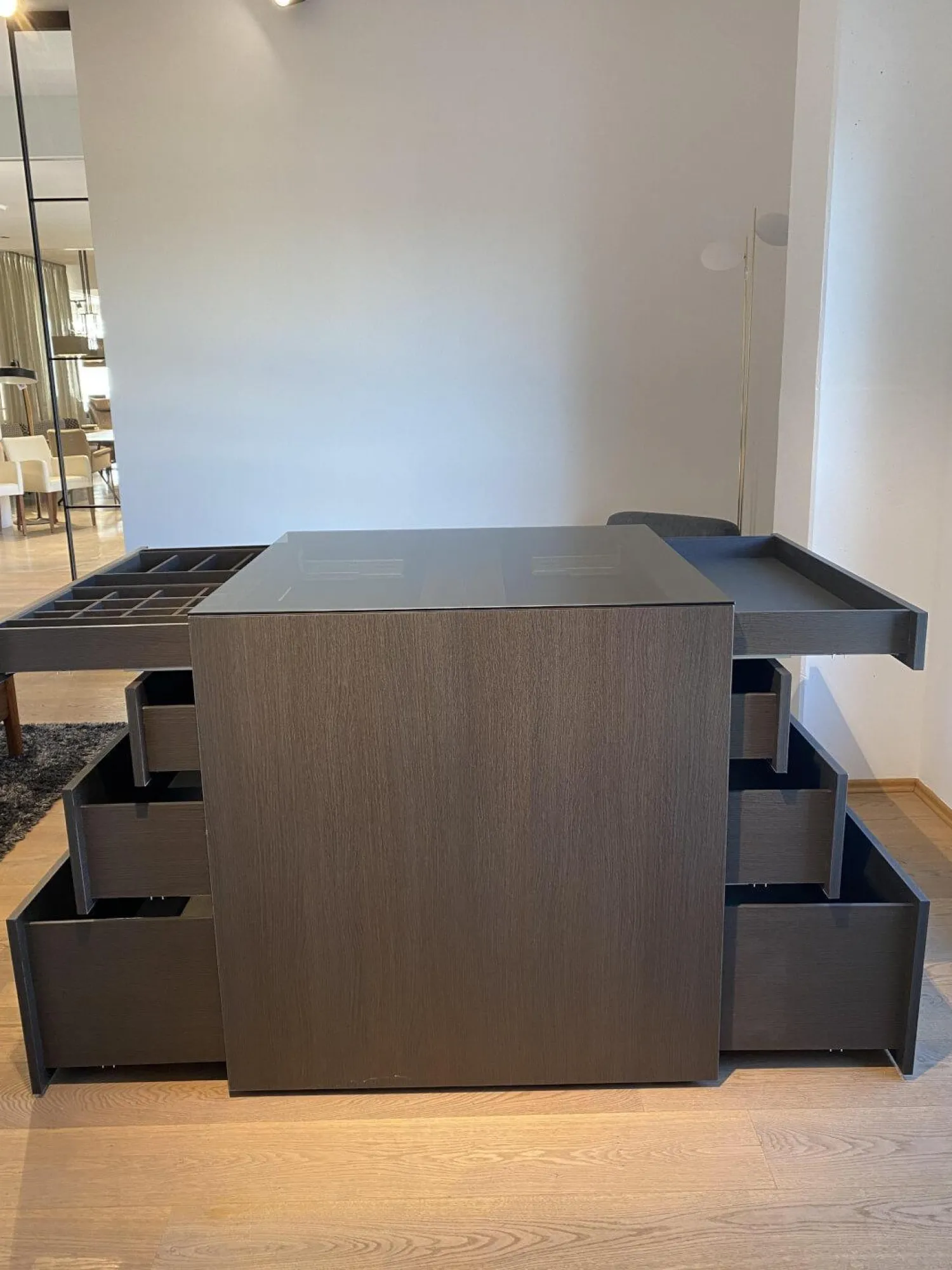 An-Collection Kommoden & Sideboards|Kommode Centric Nussbaum Dunkel Furniert Parsolglas Grau