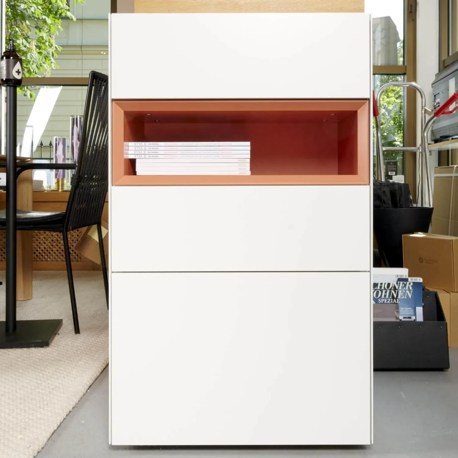 Interlübke Kommoden & Sideboards|Kommode Cube Light Spanplatte Mattlack Schneeweiß Guave Abdeckplatte Glas