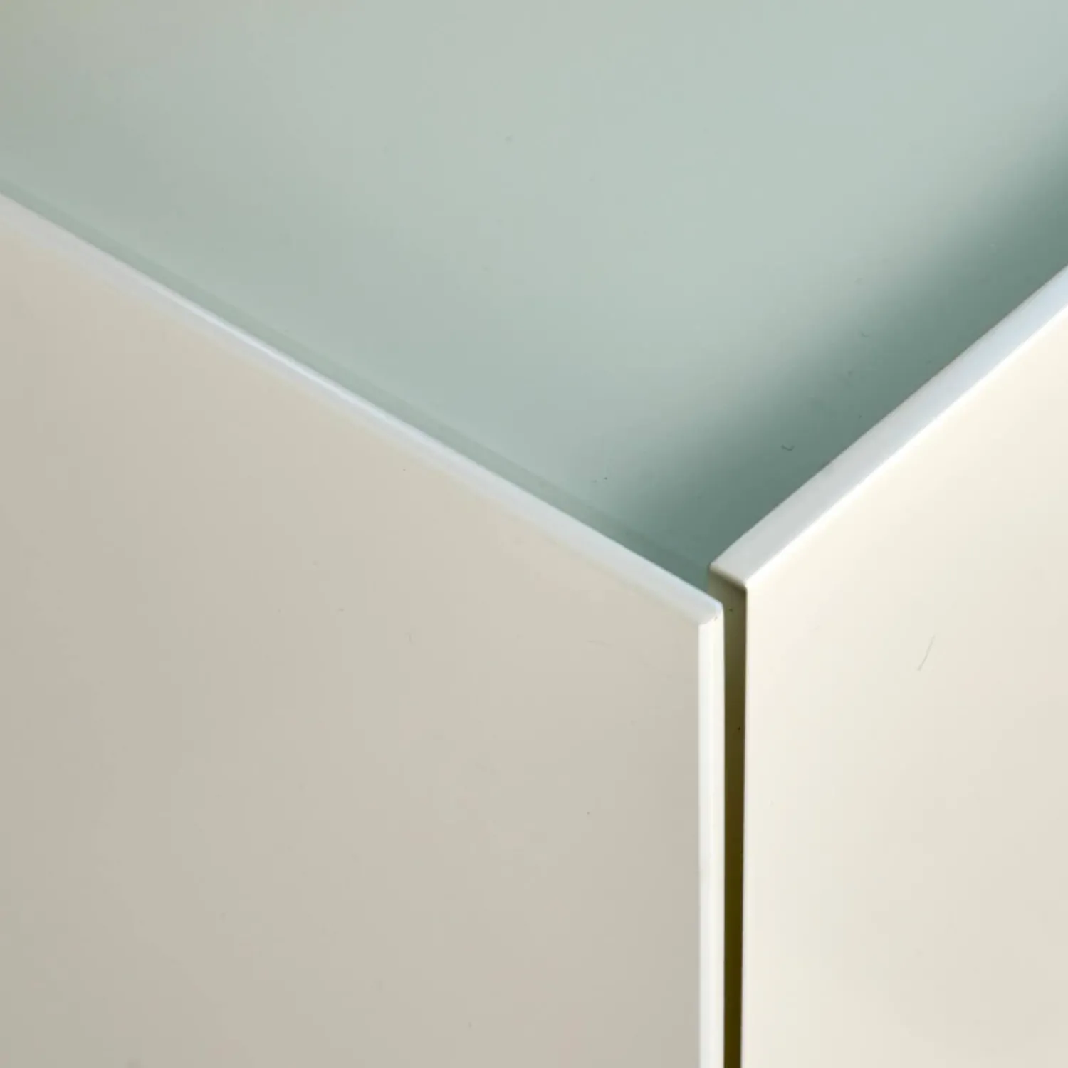 Interlübke Kommoden & Sideboards|Kommode Cube Light Spanplatte Mattlack Schneeweiß Guave Abdeckplatte Glas