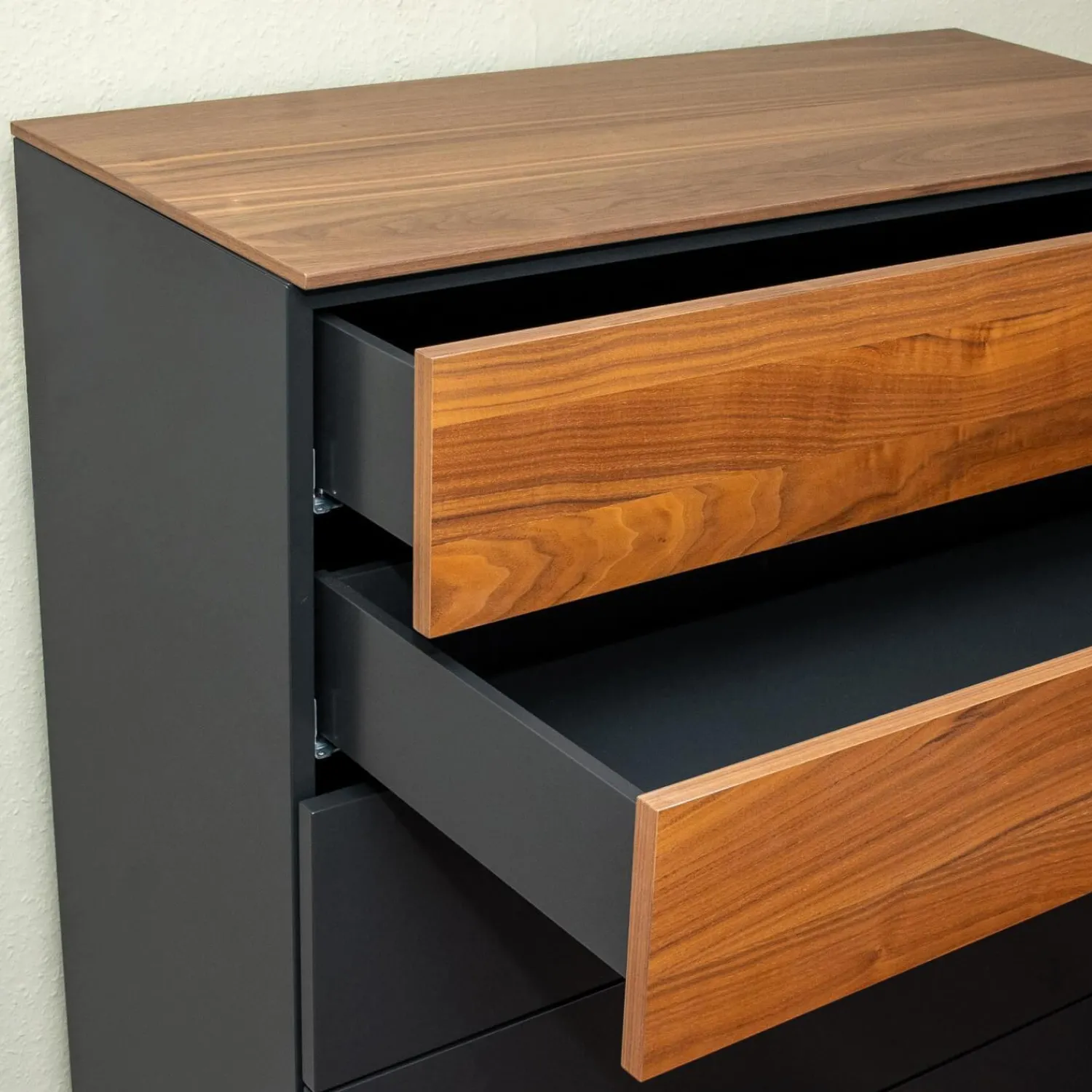 Sudbrock Kommoden & Sideboards|Kommode Cubo Lack Cosmos Schwarz 436 Laden und Abdeckplatte Nussbaum