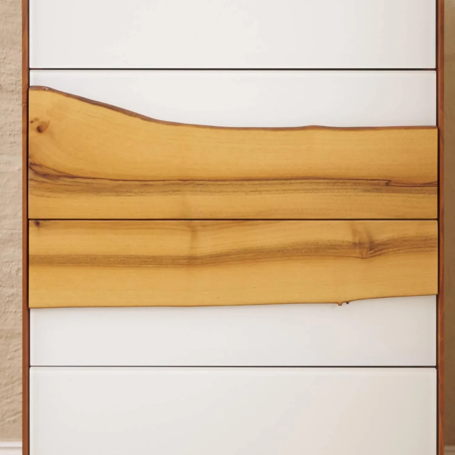 Scholtissek Kommoden & Sideboards|Kommode Farn Mit Baumkante Korpus Massiv Nussbaum Glasfront Optiwhite RAL 9010 Matt