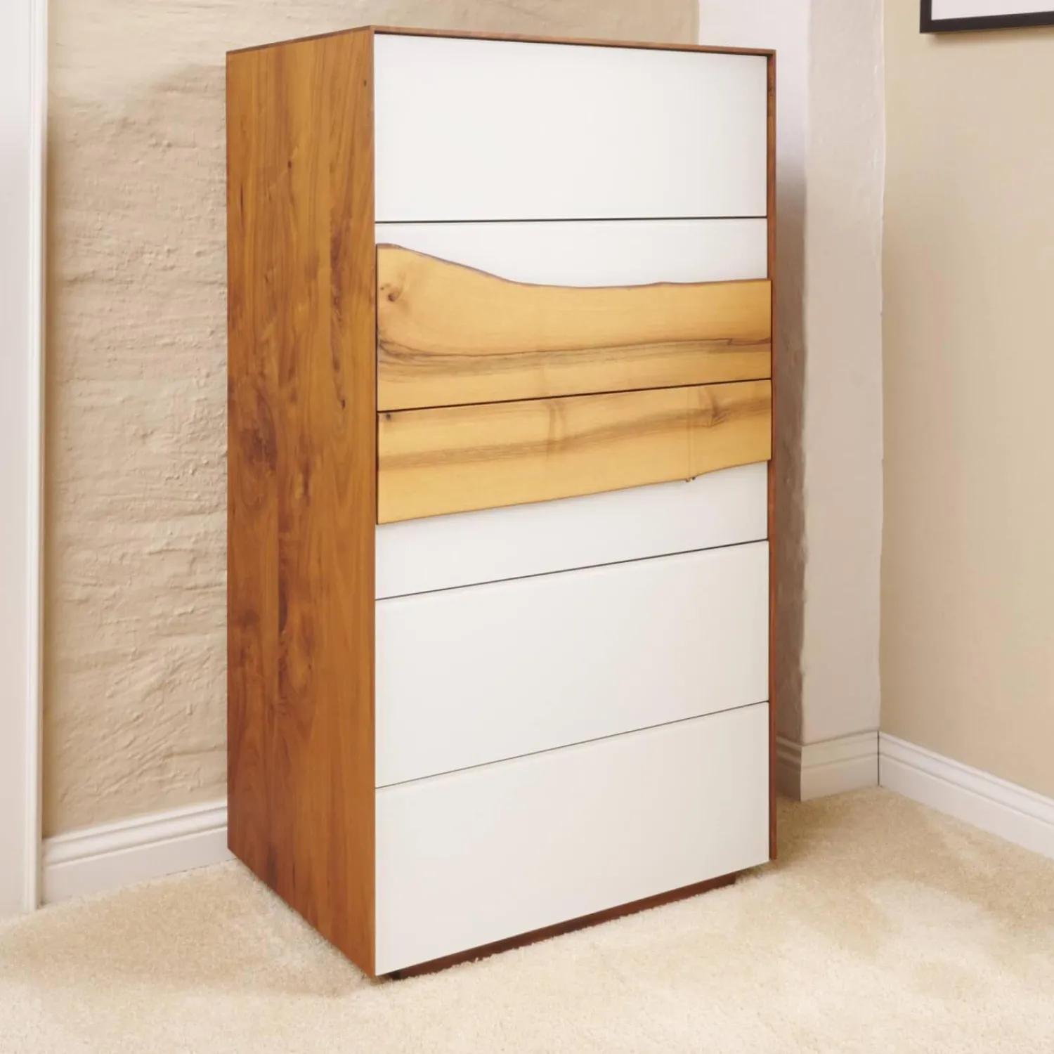 Scholtissek Kommoden & Sideboards|Kommode Farn Mit Baumkante Korpus Massiv Nussbaum Glasfront Optiwhite RAL 9010 Matt