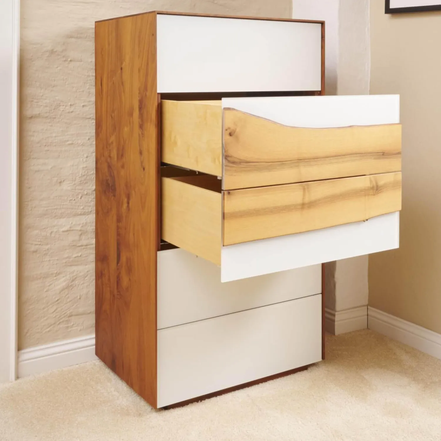 Scholtissek Kommoden & Sideboards|Kommode Farn Mit Baumkante Korpus Massiv Nussbaum Glasfront Optiwhite RAL 9010 Matt