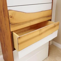 Scholtissek Kommoden & Sideboards|Kommode Farn Mit Baumkante Korpus Massiv Nussbaum Glasfront Optiwhite RAL 9010 Matt