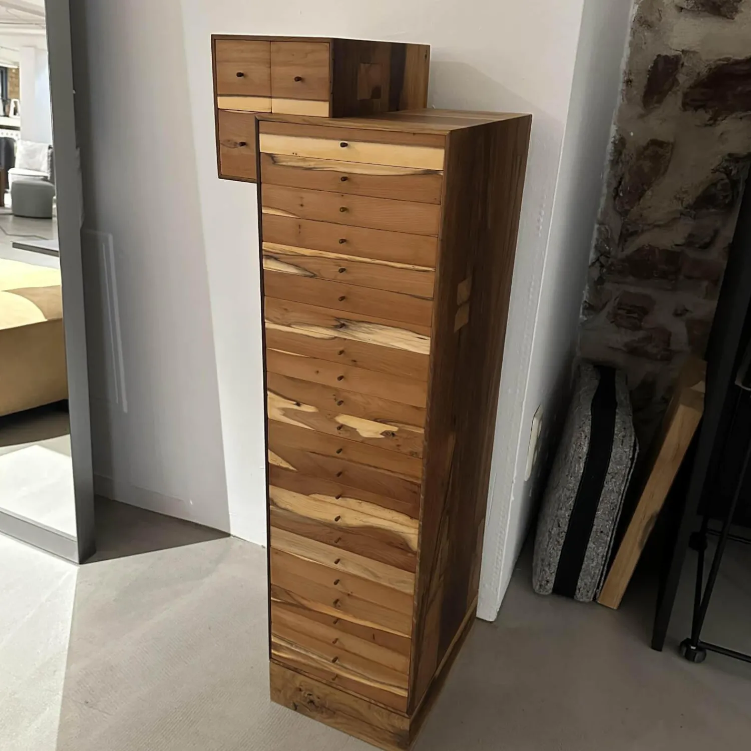 Scholtissek Kommoden & Sideboards|Kommode Kunstobjekt Korpus Altholz Massiv Front Eibe Massiv Geheim Verriegelbar
