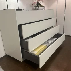 Christine Kröncke Kommoden & Sideboards|Kommode You 46 Lack Pearl Weiß Matt Oberplatte Linoleum Braun Rot