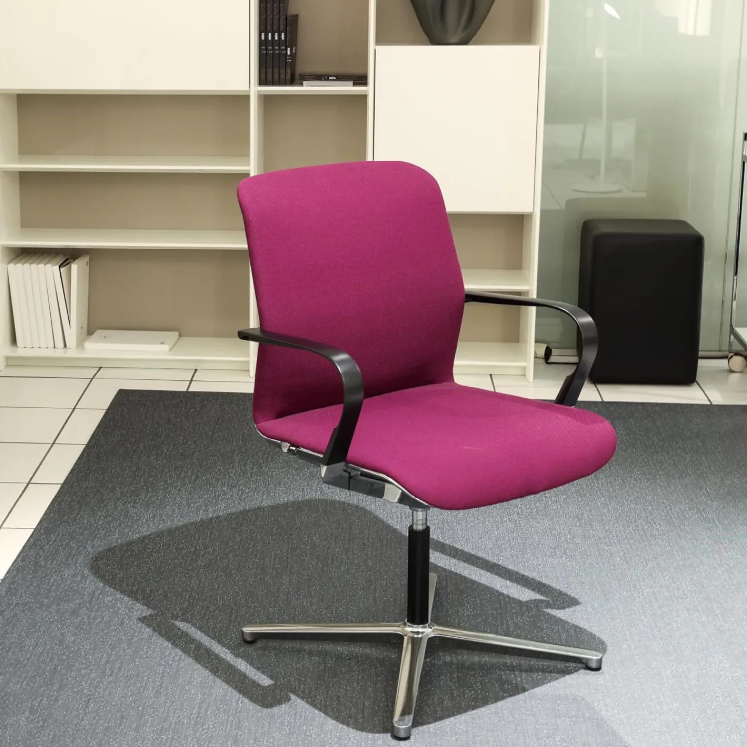 Bene Einzelstühle|Konferenzstuhl Filo Bezug Steelcut Maulbeere Drehgestell Mit Rückholmechanik