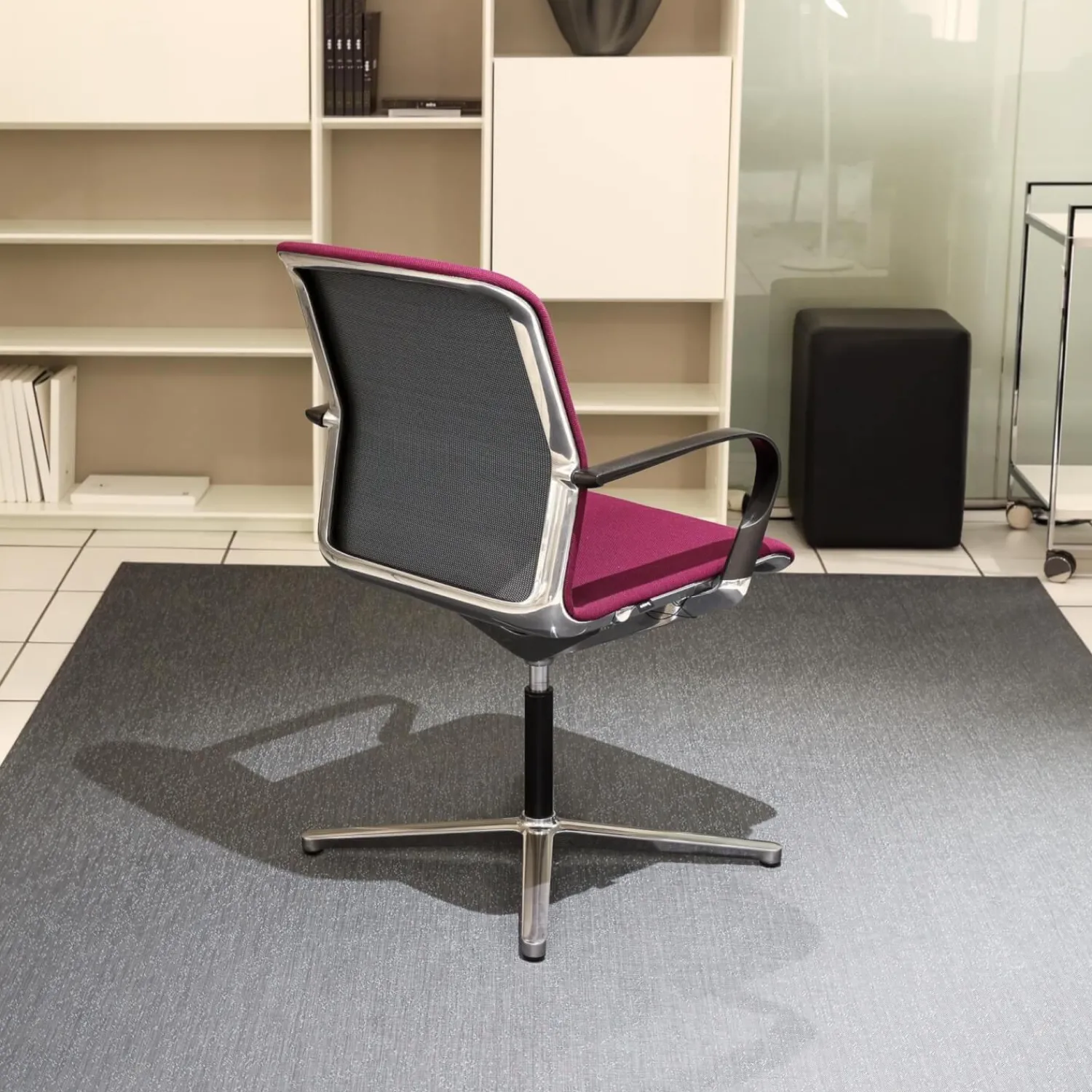 Bene Einzelstühle|Konferenzstuhl Filo Bezug Steelcut Maulbeere Drehgestell Mit Rückholmechanik