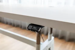 COR Schreibtische & Sekretäre|Konferenztisch Level HPL Beschichtet Weiß Fuß Lack Schneeweiß Elektrisch Verstellbar