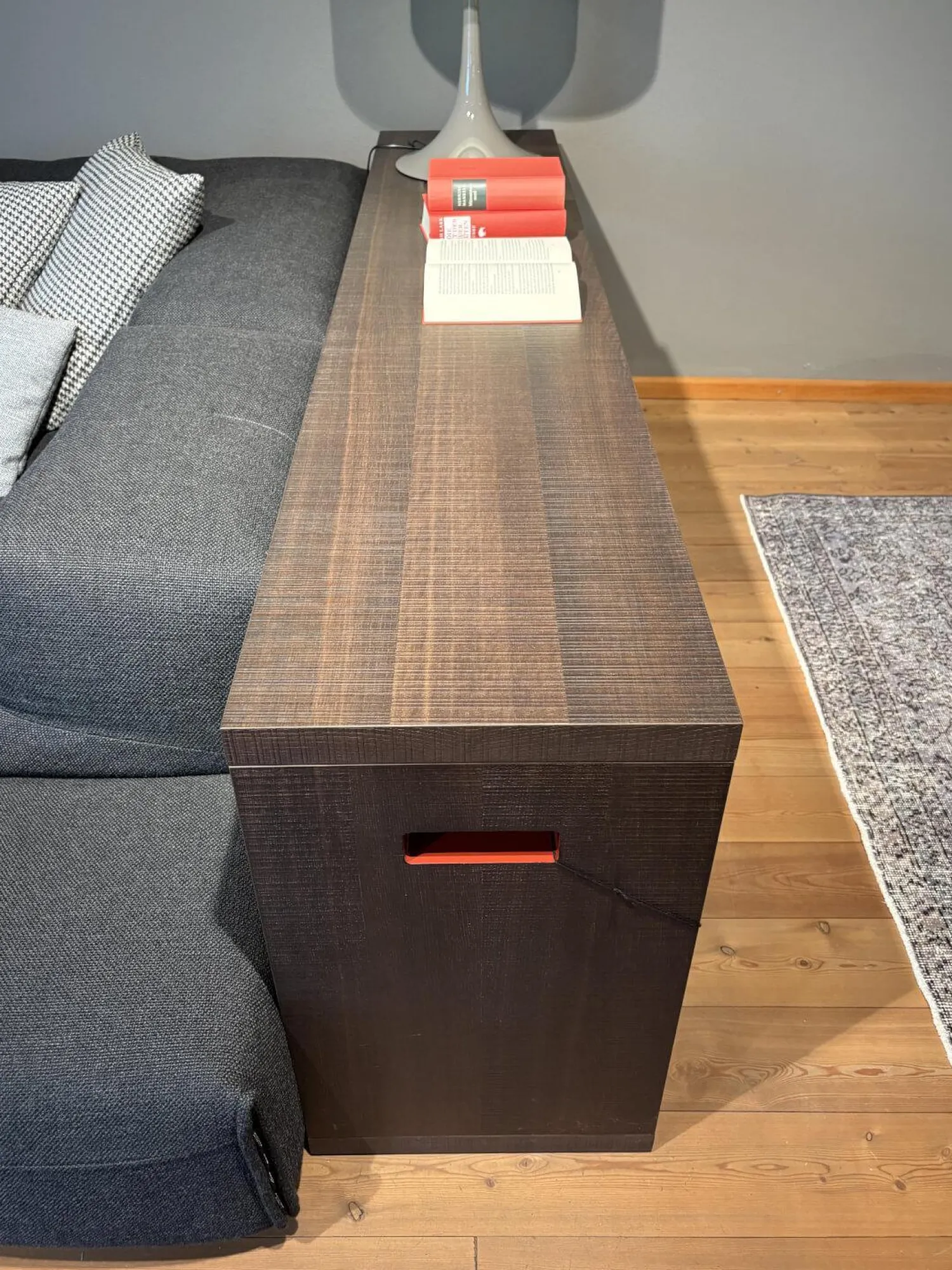 B&B Italia Konsolen|Konsole Frank 12 Furnier Räuchereiche Und Schnitteiche Innen Ziegelrot Rot Glänzend Lackiert