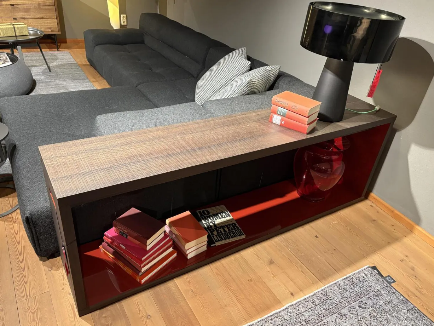 B&B Italia Konsolen|Konsole Frank 12 Furnier Räuchereiche Und Schnitteiche Innen Ziegelrot Rot Glänzend Lackiert