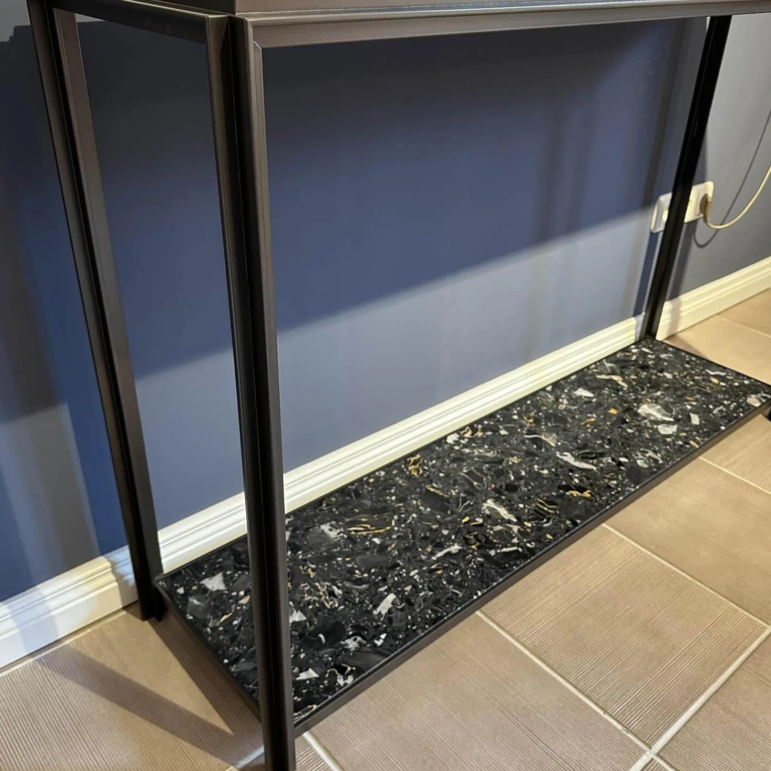 Bielefelder Werkstätten Konsolen|Konsole Hudson Platten Marmor Terrazzo Porto Schwarz Untergestell Bronze Matt