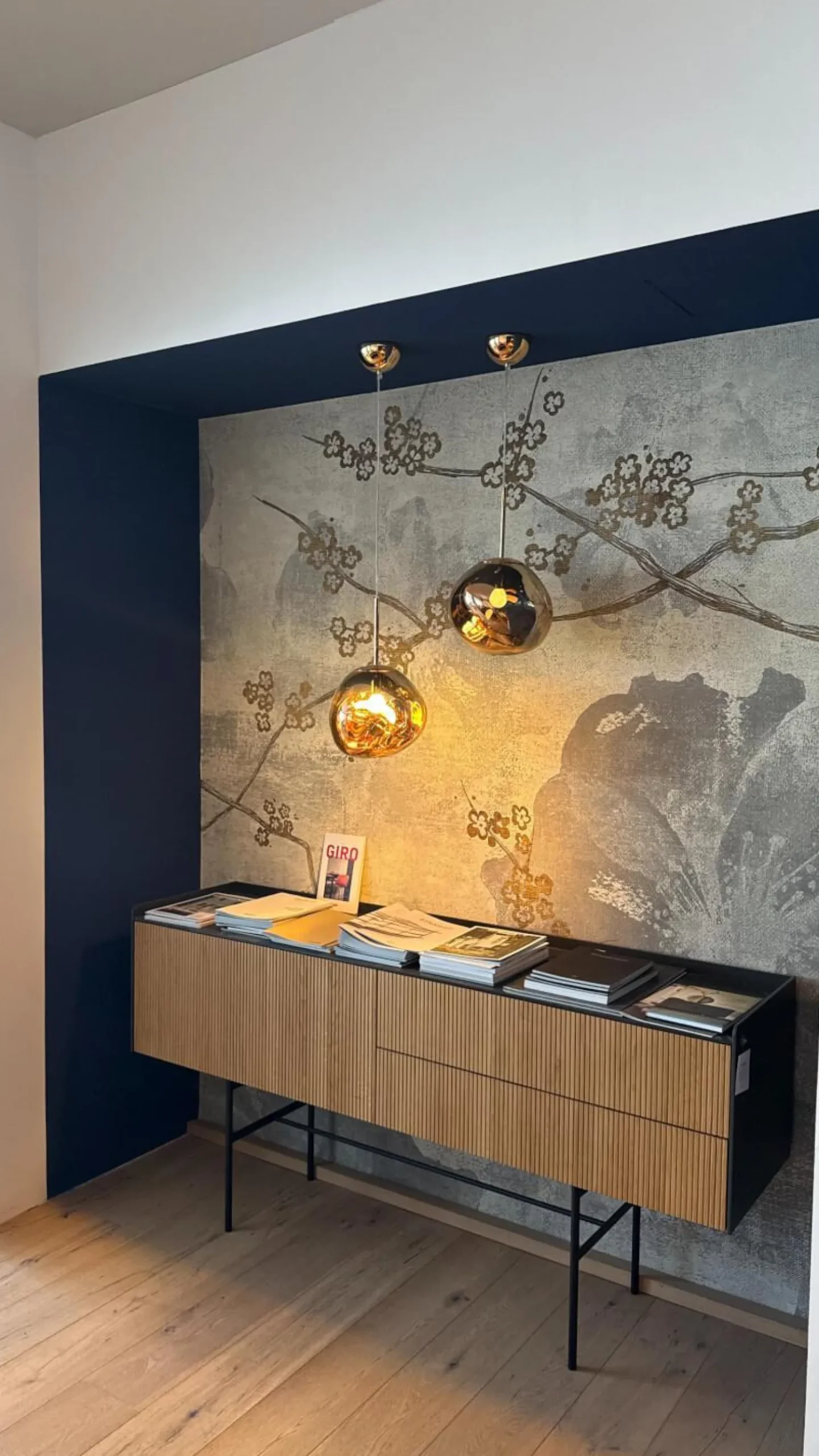 Haas Konsolen|Konsole Sino Front Eiche Rillenoptik Gestell Rundrohr Schwarz Lackiert Abdeckplatte Keramik Marquina Schwarz