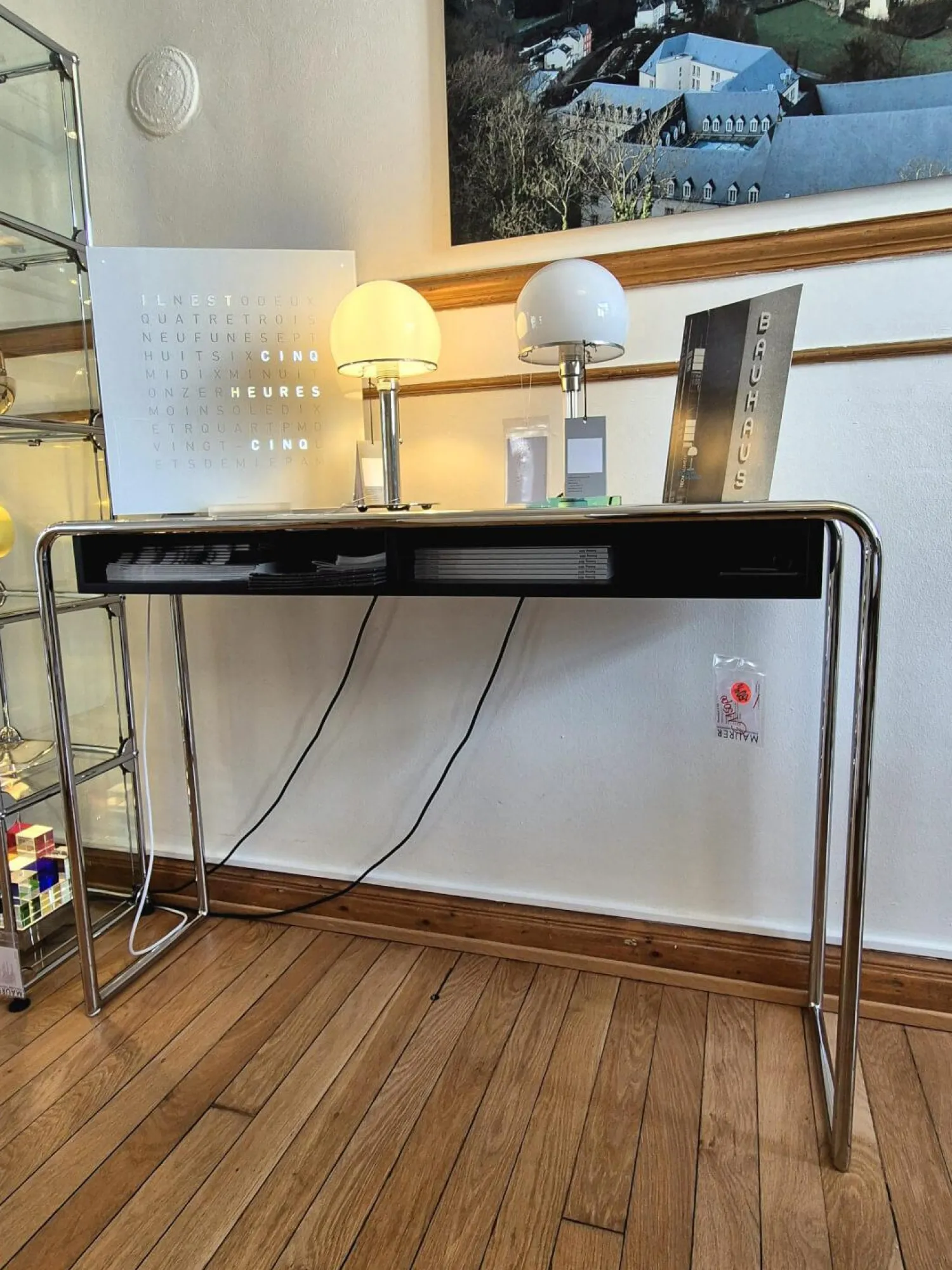 Thonet Konsolen|Konsolentisch B 108 Holzkorpus RAL 9005 Lackiert Schwarz Gestell Stahlrohr Verchromt