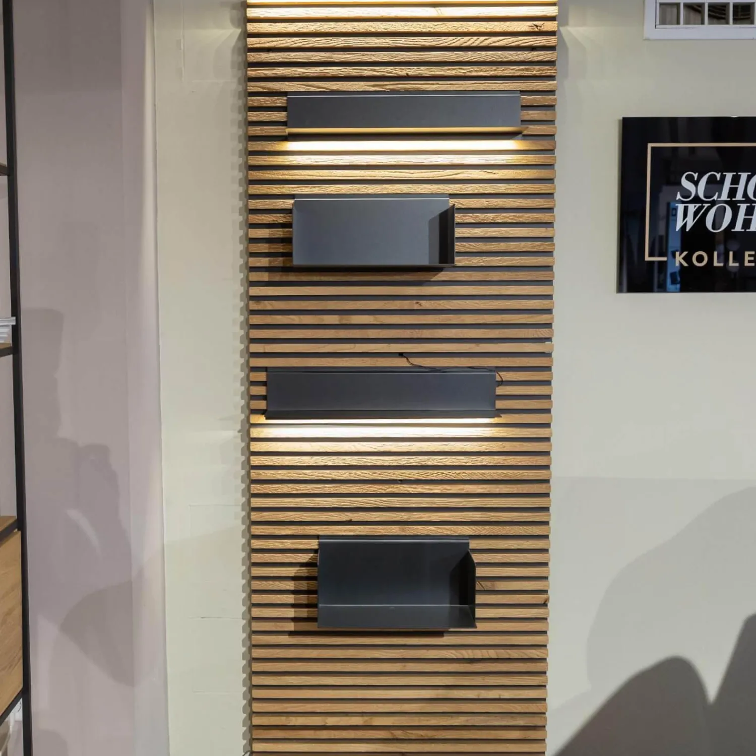 Schöner Wohnen-Kollektion Regale|Lamellenpaneel Yonna Kerneiche Natur Gebürstet Mit 4 Regalböden Metall Anthrazit Und Beleuchtung