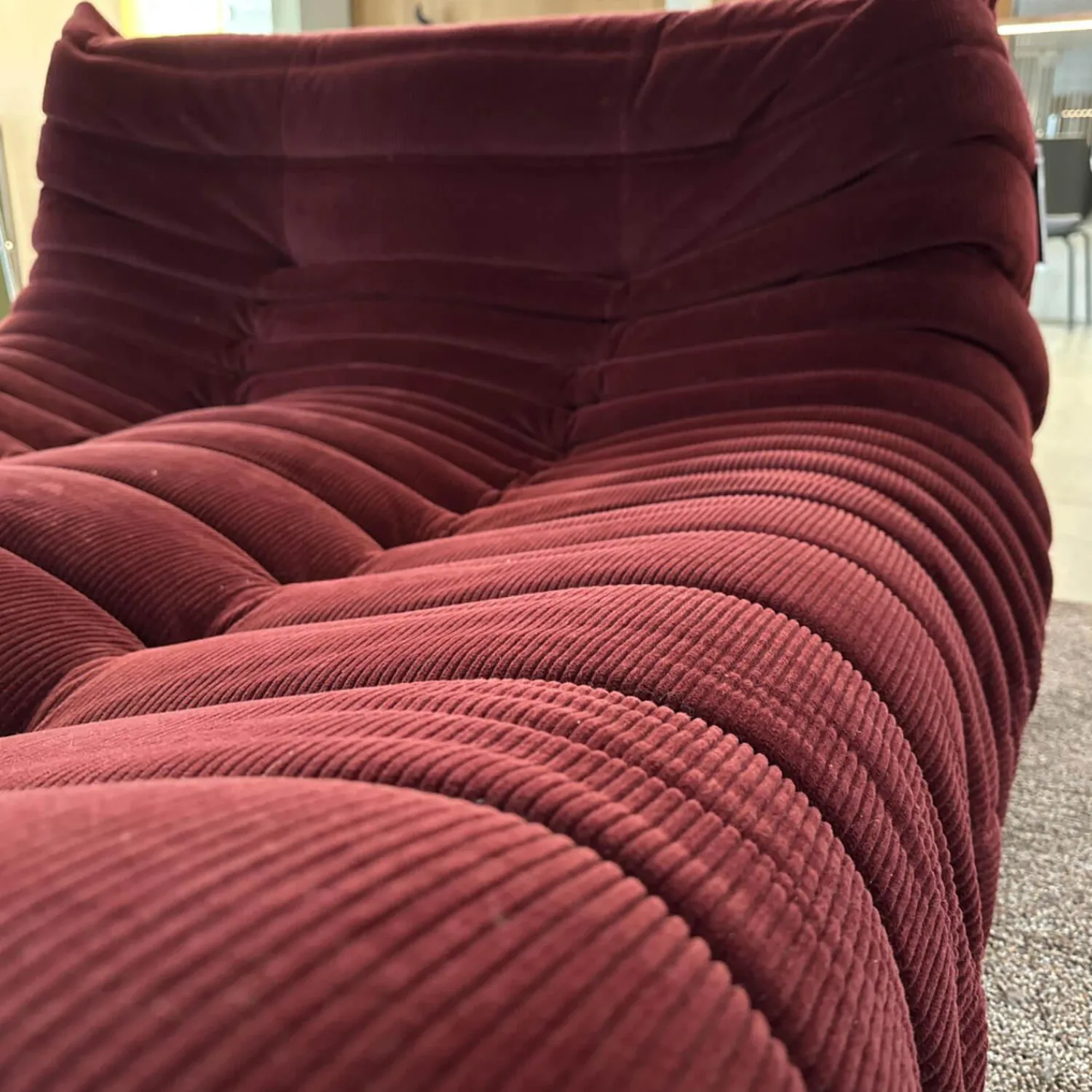 Ligne Roset 2-Sitzer-Sofas|Liegesofa Togo Stoff Cordoue 2 Aubergine Rot Violett