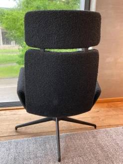 KFF Loungesessel|Lounge Sessel Arva Stoff Ascot Schwarz 2407 Sternfuß Struktur Schwarz Mit Wippmechanismus Inklusive Hocker