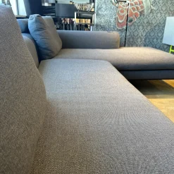 COR Ecksofas|Lounge Sofa Mell Stoff 9131 Anthrazit Gestell M20 Schwarz Lackiert Inklusive Kissen Und Rolle