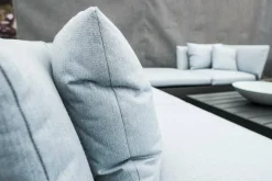 Solpuri Loungemöbel|Loungegruppe Boxx Polster Stoff Bombay Deluxe Pastel Blue Blau Gestell Aluminium Anthrazit Inklusive Tisch