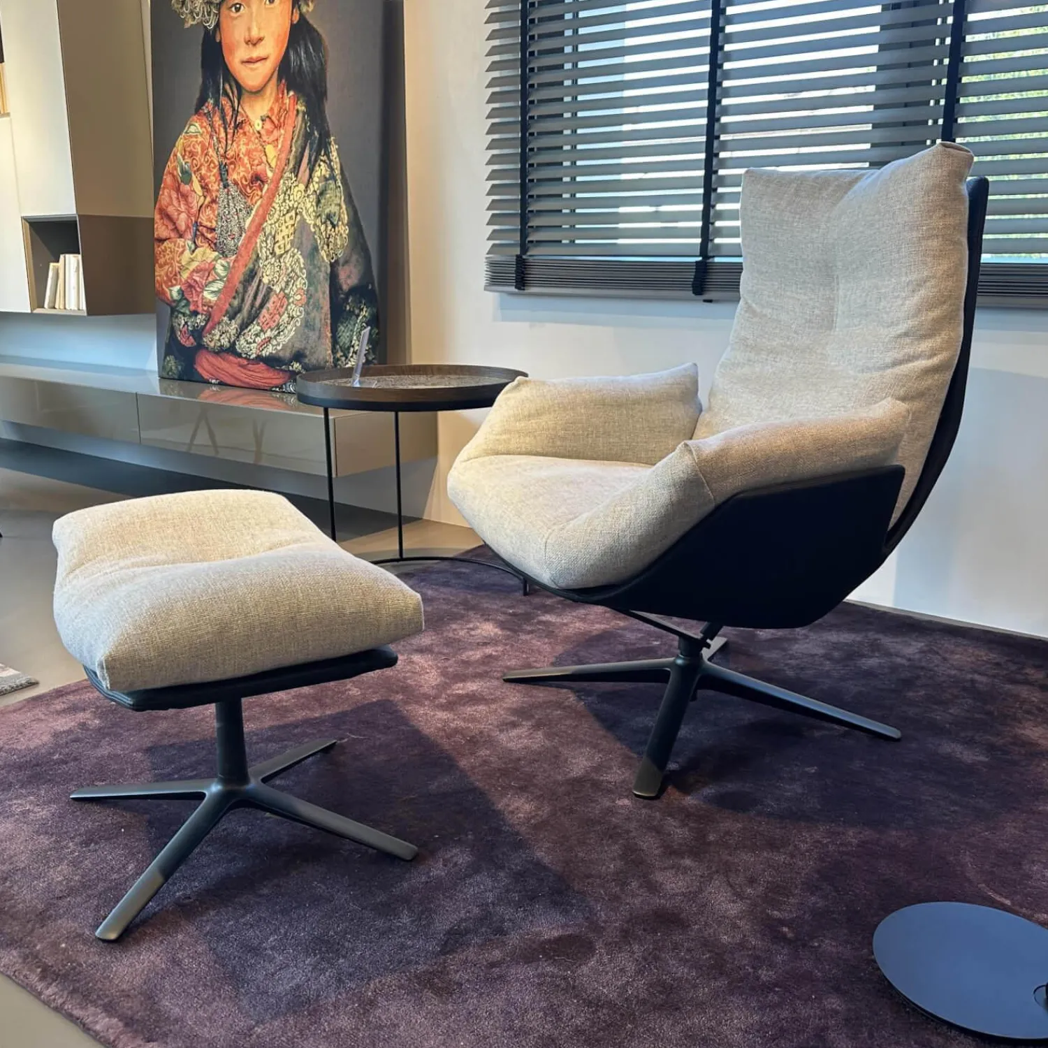 COR Relaxsessel|Loungesessel dia Korpus Leder 423 Schwarz Sitz Stoff 8300 Lichtgrau Grau Gestell F05 Schwarz Mit Hocker