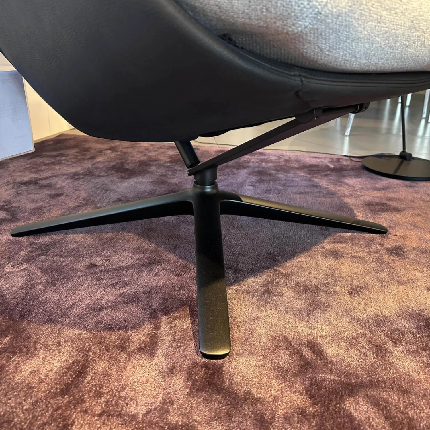 COR Relaxsessel|Loungesessel dia Korpus Leder 423 Schwarz Sitz Stoff 8300 Lichtgrau Grau Gestell F05 Schwarz Mit Hocker