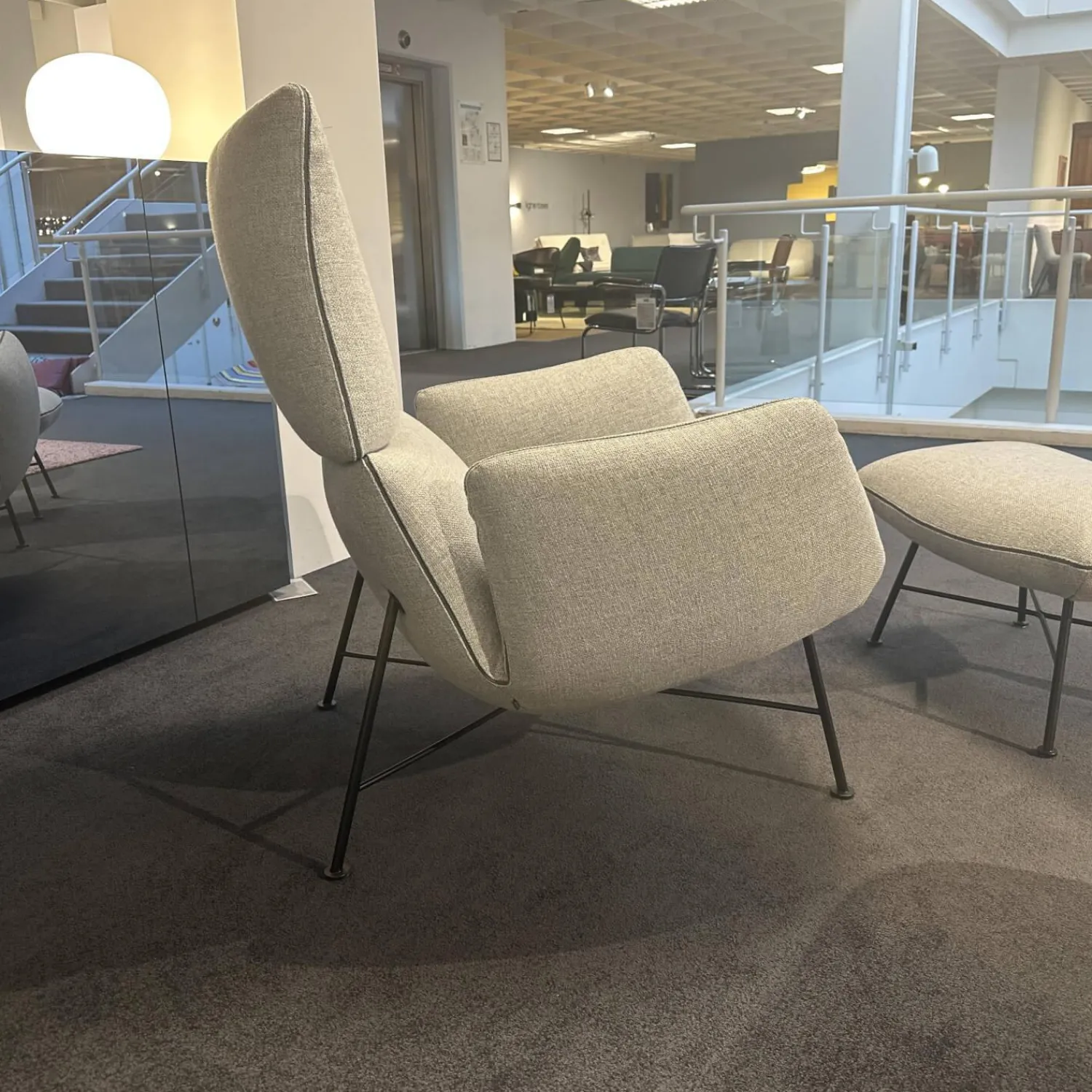 COR Loungesessel|Loungesessel Jalis Stoff 8300 Lichtgrau Grau 4 Fuß Drahtgestell Schwarz Pulverbeschichtet Inklusive Hocker