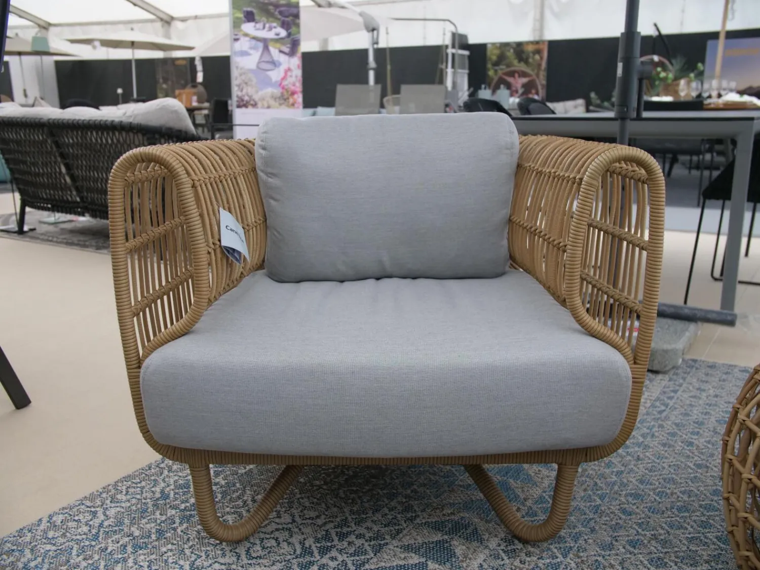 Cane Line Loungemöbel|Loungesessel Nest Stoff Natte Light Grey Gestell Faser Natural