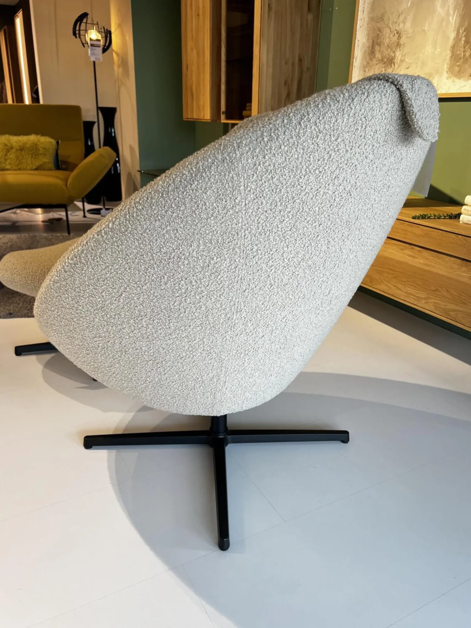 Cane Line Loungemöbel|Loungesessel|Loungesessel Pace Stoff Textil Light Brown Scent Beige Gestell Aluminium Retour Swivel Schwarz Inklusive Hocker