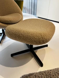 Cane Line Loungemöbel|Loungesessel|Loungesessel Pace Stoff Textil Light Brown Scent Beige Gestell Aluminium Retour Swivel Schwarz Inklusive Hocker