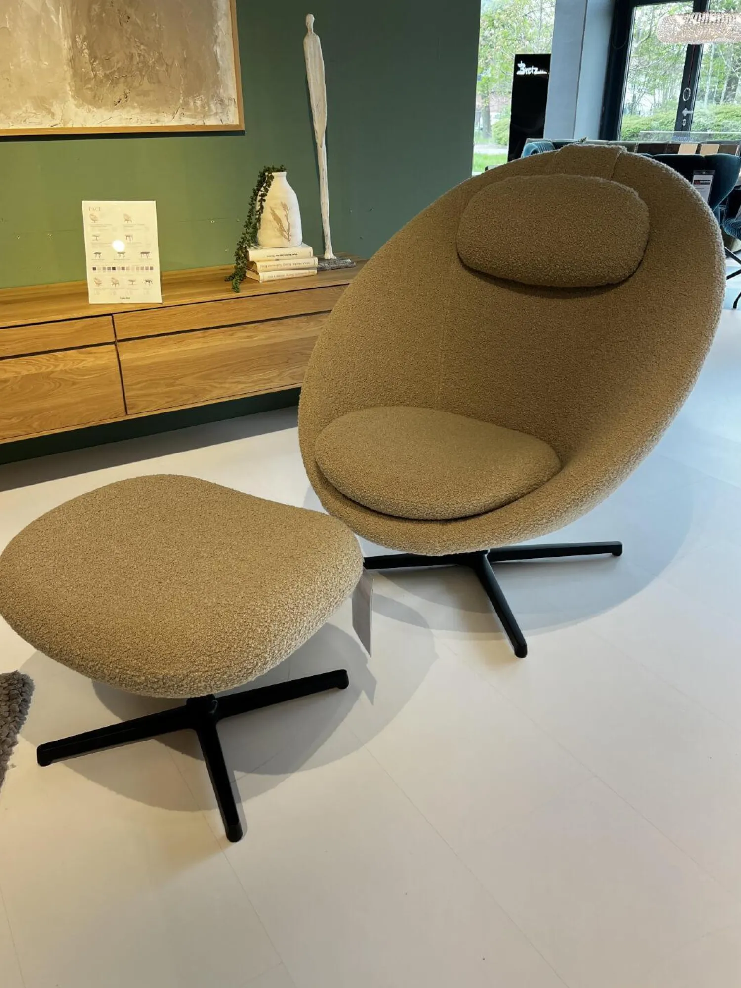 Cane Line Loungemöbel|Loungesessel|Loungesessel Pace Stoff Textil Light Brown Scent Beige Gestell Aluminium Retour Swivel Schwarz Inklusive Hocker