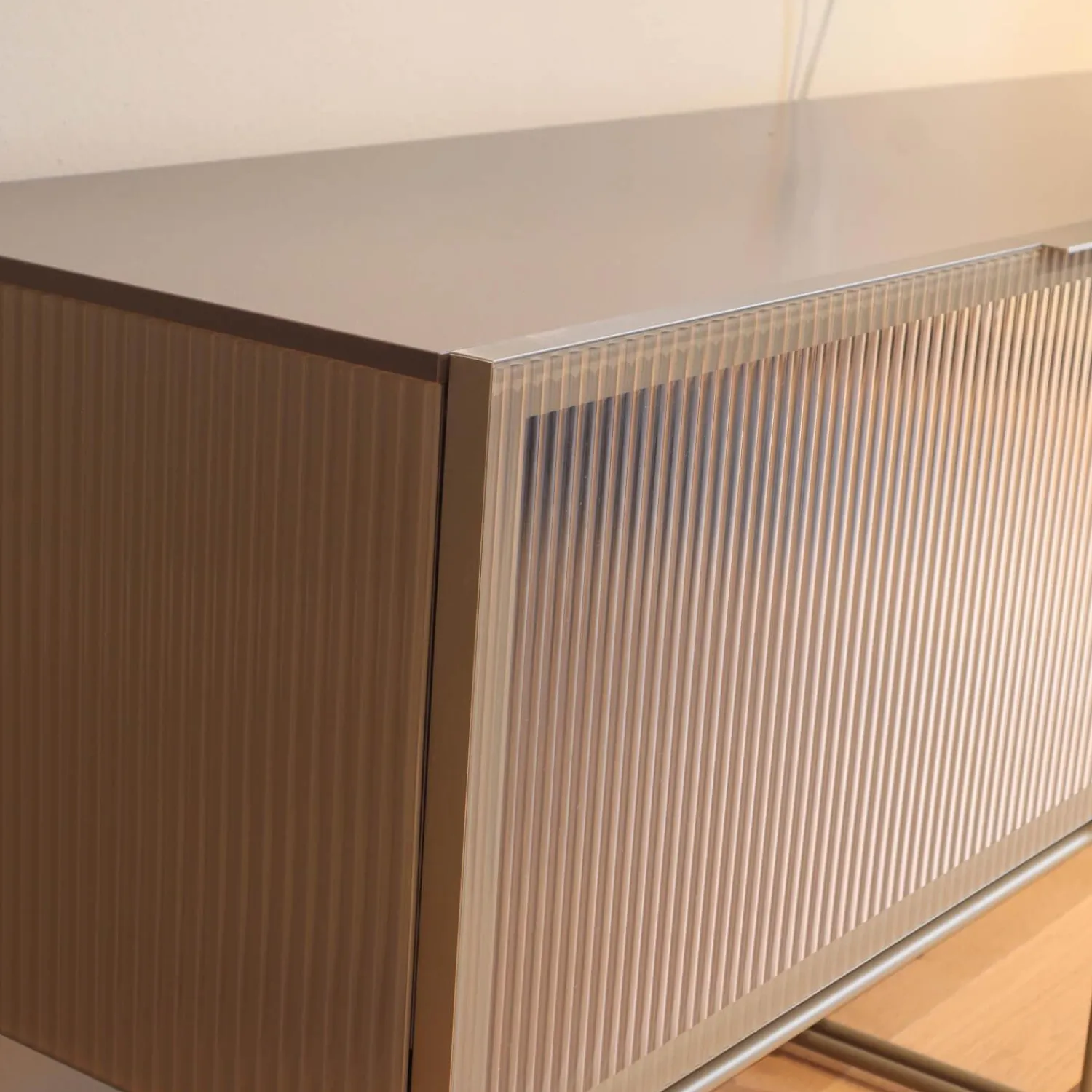 Ligne Roset Wohnwände & Tv-Lowboards|Lowboard Canaletto Klapptüren Klarglas K5 Korpus Lack Bleigrau Seidenmatt Grau