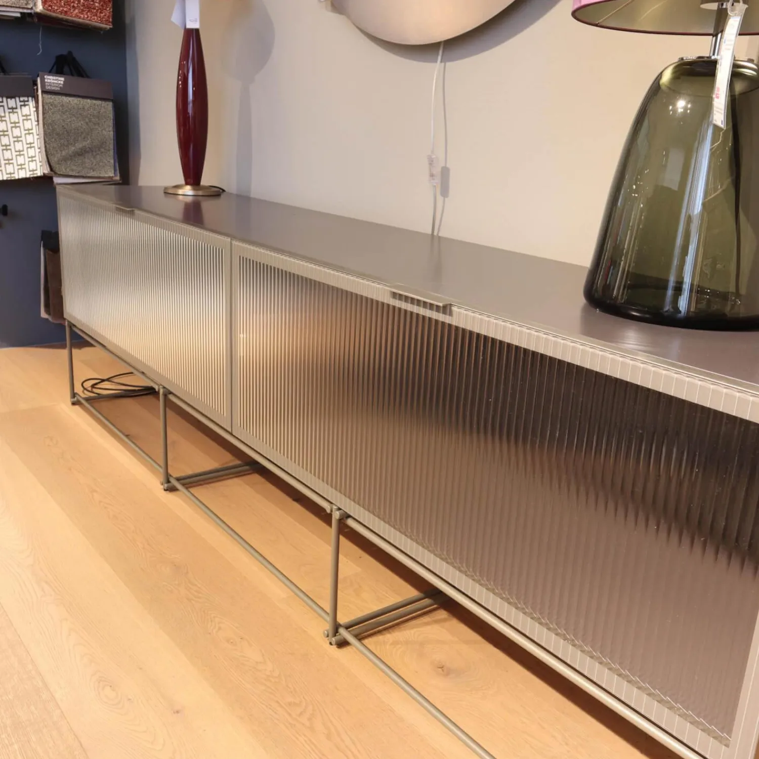 Ligne Roset Wohnwände & Tv-Lowboards|Lowboard Canaletto Klapptüren Klarglas K5 Korpus Lack Bleigrau Seidenmatt Grau