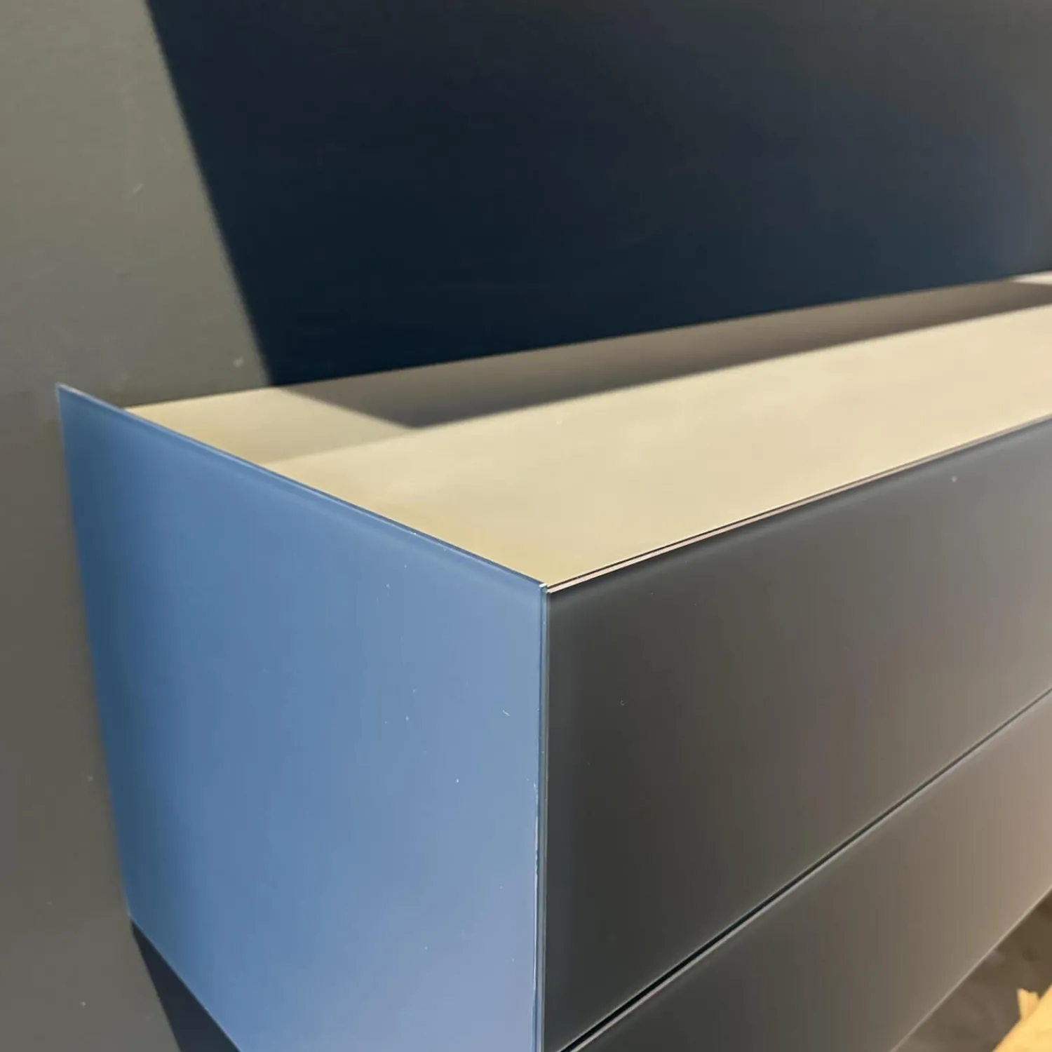 Interlübke Wohnwände & Tv-Lowboards|Lowboard Jorel Mattglas T83 Navy Und 82 Atlantic Inklusive Wandregal Lilu Und Beleuchtung