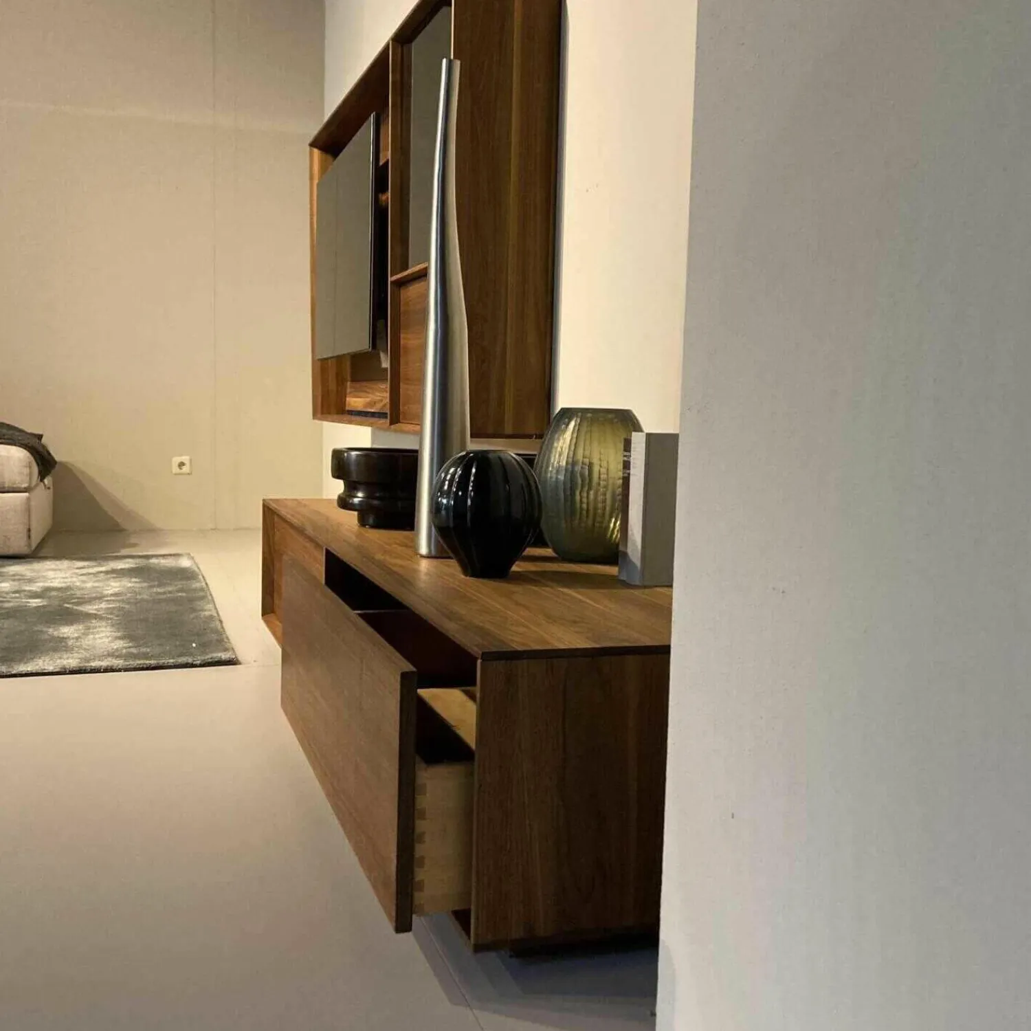 Team 7 Kommoden & Sideboards|Lowboard Lux Nussbaum Geölt Glas mit Hängeschrank