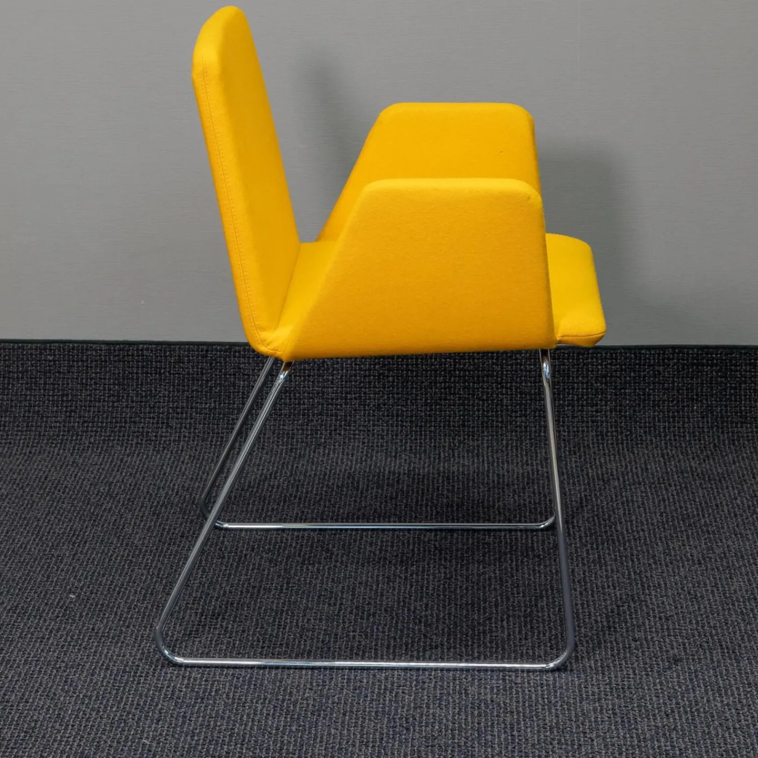 Girsberger Einzelstühle|Mehrzweckstuhl Pepe Filzbezug Gelb Kufengestell Verchromt