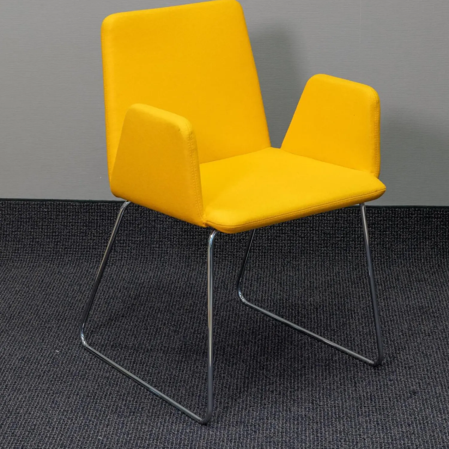 Girsberger Einzelstühle|Mehrzweckstuhl Pepe Filzbezug Gelb Kufengestell Verchromt