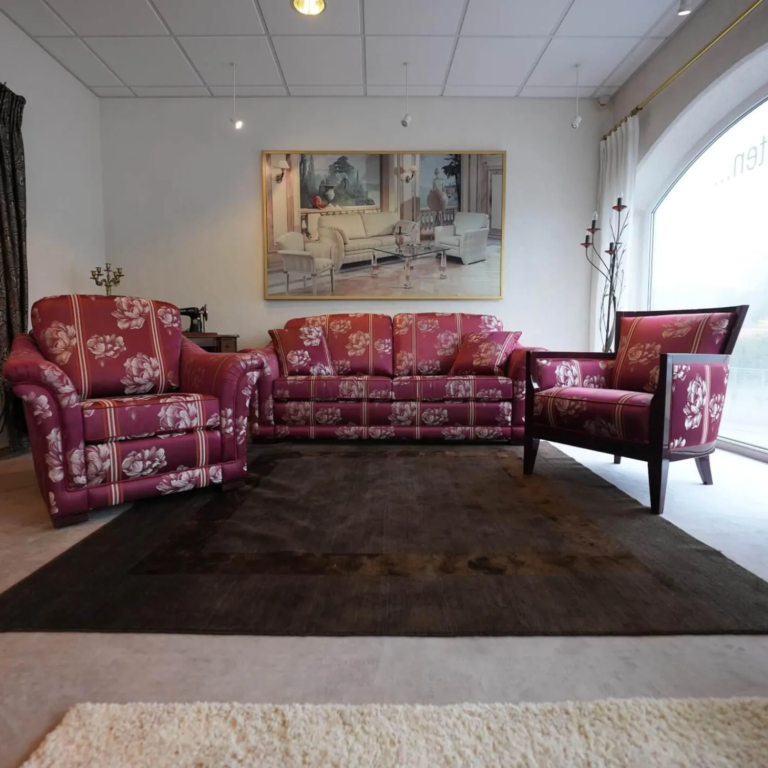 Finkeldei Polstergruppen|Modell Lara Sofa 2,5 sitzig, Sessel, Beistellsessel Modell Broadway Bezug grauviolett florence 1026 115 Keder Dinamica 112 Massivholfüße lackiert