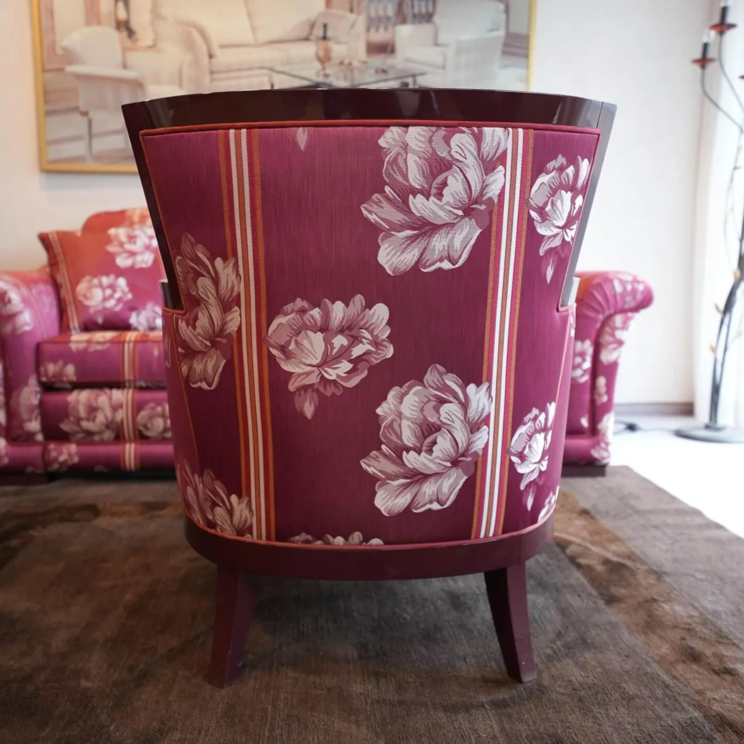 Finkeldei Polstergruppen|Modell Lara Sofa 2,5 sitzig, Sessel, Beistellsessel Modell Broadway Bezug grauviolett florence 1026 115 Keder Dinamica 112 Massivholfüße lackiert