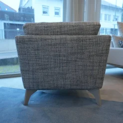 Bielefelder Werkstätten Polstergruppen|Modell Polo Living Sofa 2,5 sitzig BW 161-3001 Sessel Polo Living BW 161-1000 hellblau beigegrau Füße graublau