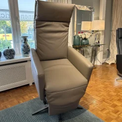 Bielefelder Werkstätten Relaxsessel|Motorsessel Charly Bezug Leder Normandie Taupe Grau Sternfuß Bronze Matt Mit Aufsthehhilfe Und Motorischer Verstellung