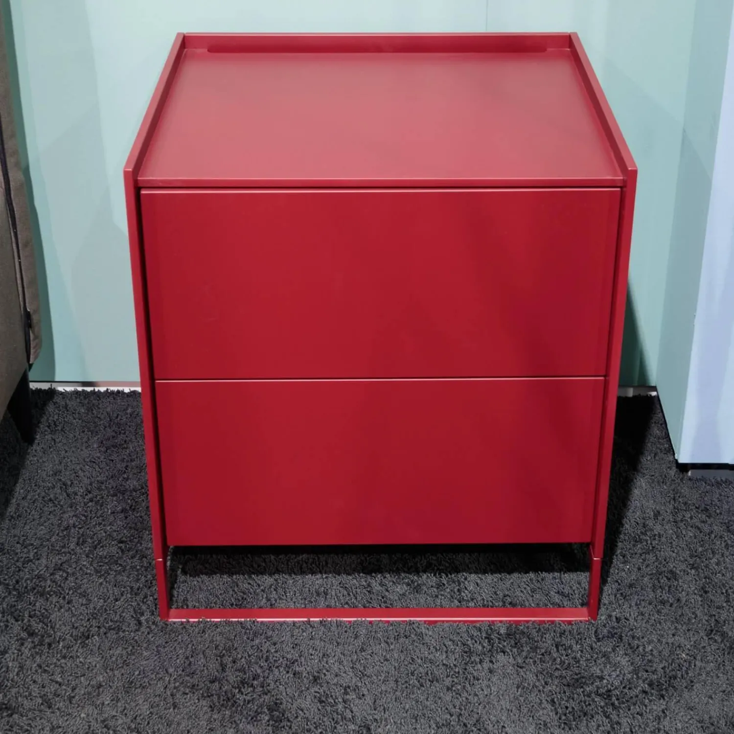 Möller Design Nachttische|Nachtkommode Lean Box Lack Matt 370 Purple Rot Mit Kabelfuge