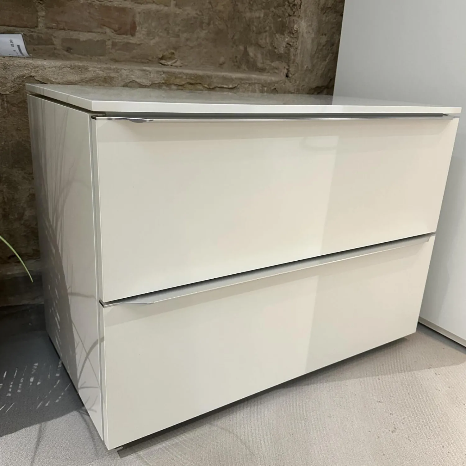 Interlübke Nachttische|Nachttisch Cube Lack Kristallweiß M02 Griffleiste Alufarben 019