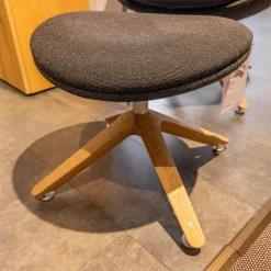 Voglauer Relaxsessel|Ohrensessel V-Rock Living Bezug Stoff Curl Black CB Anthrazit Gestell Alteiche Rustiko Gebürstet Inklusive Hocker