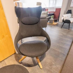 Voglauer Relaxsessel|Ohrensessel V-Rock Living Bezug Stoff Curl Black CB Anthrazit Gestell Alteiche Rustiko Gebürstet Inklusive Hocker