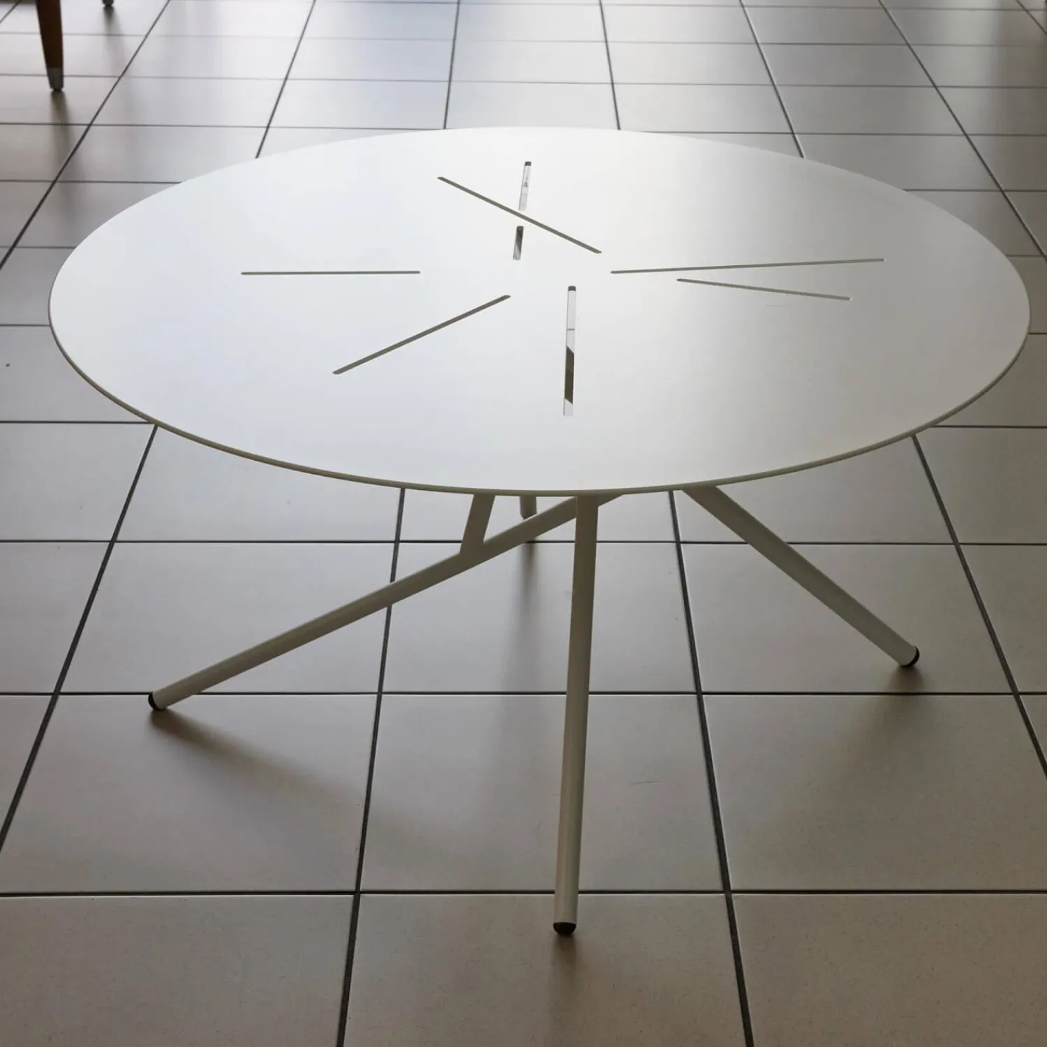 DEDON Beistelltische|Couchtische|Outdoor Couchtisch Mangrove Pure White Weiß Gepulvert