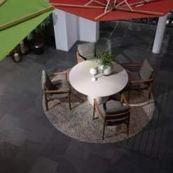 Poliform Essgruppen|Outdoor Essgruppe Magnolia Stuhl Stoff Bris Taupe Grau Gestell Iroko Natural Tisch Monolith Cementoskin Creme Weiß